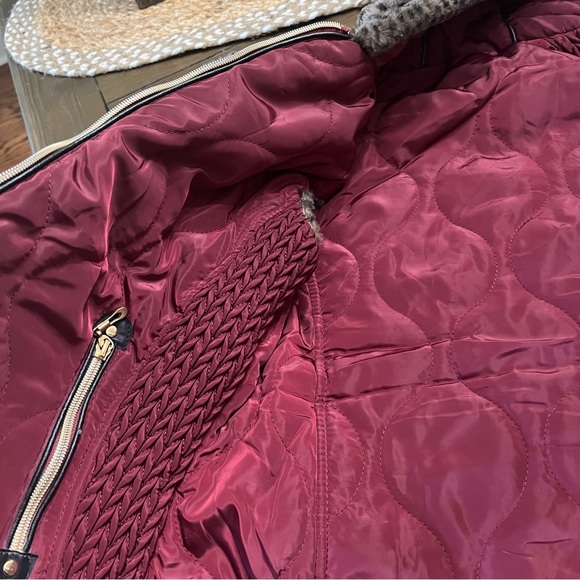 Reversible puffer jacket - burgundy and animal print with details of gold - Picture 5 of 8